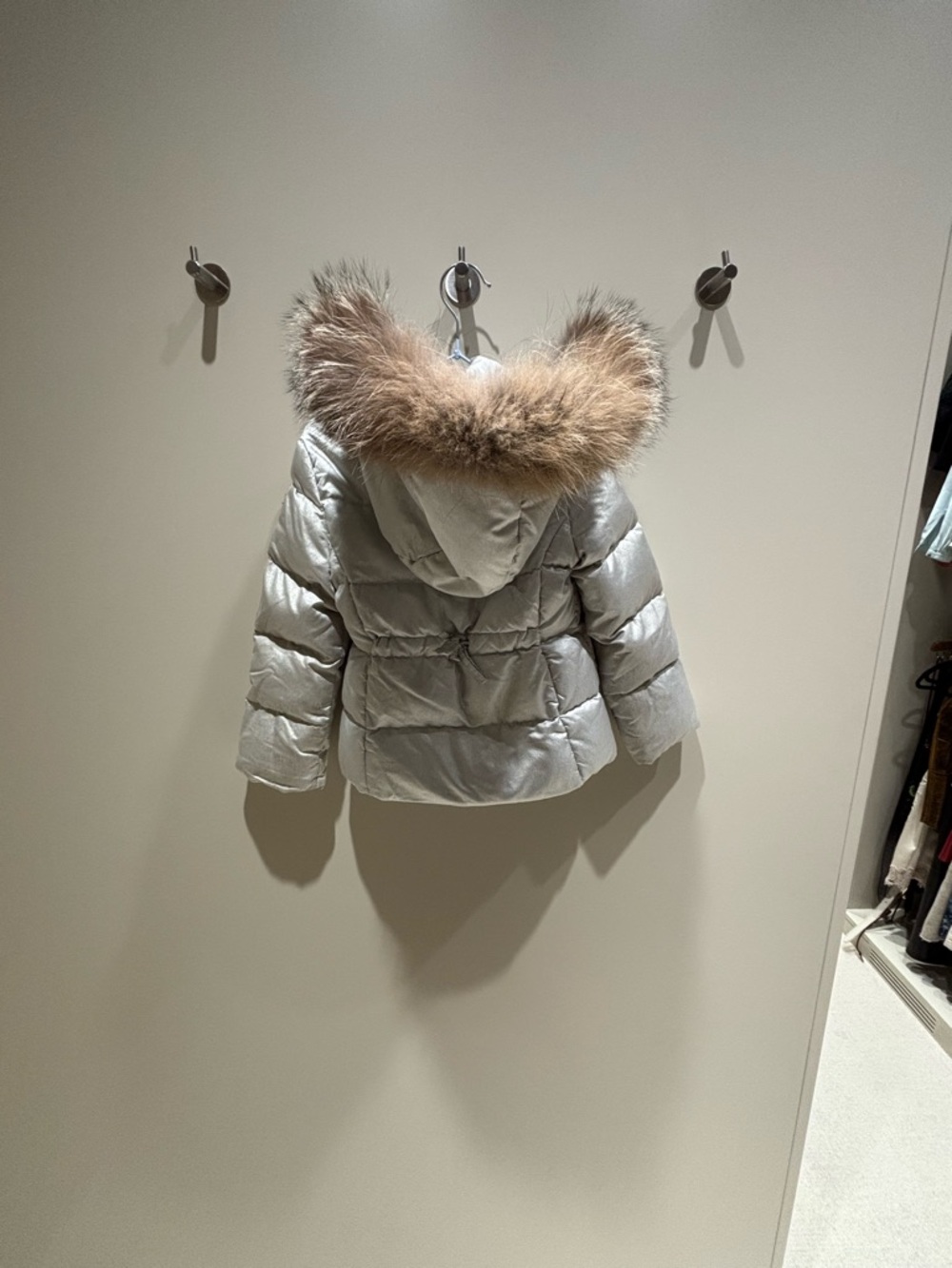 Il gufo designer Girls' Silver Puffer down Jacket with Fur-Trim Hood- size 3